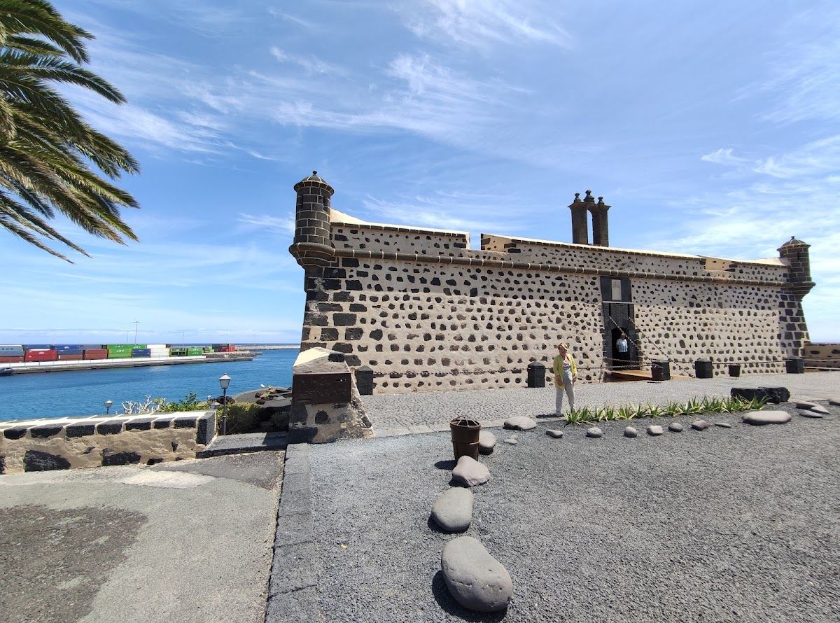 Que ver en Arrecife - Museo Internacional de Arte Contemporáneo Castillo de San José