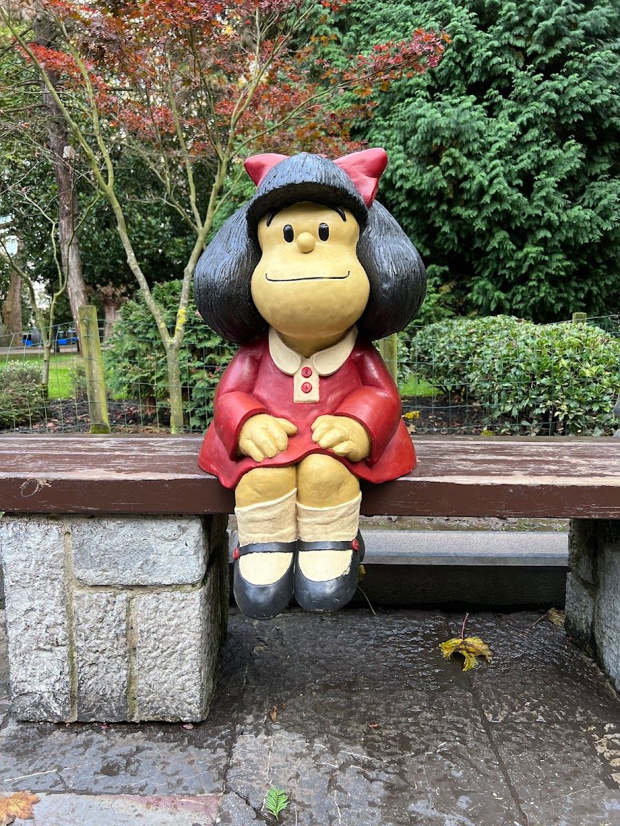 Que ver en Oviedo - Estatua de Mafalda