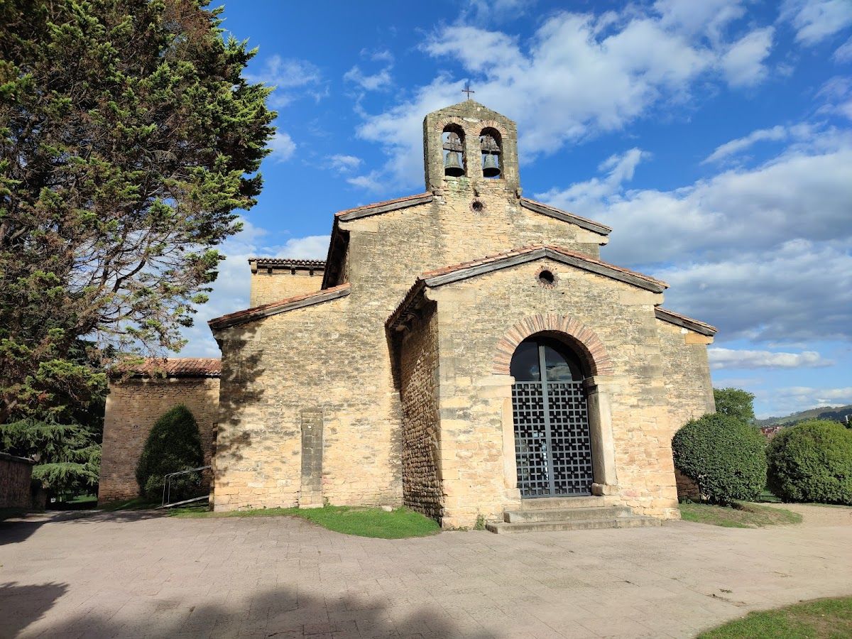 Que ver en Oviedo - Iglesia de San Julián de los Prados - Santullano