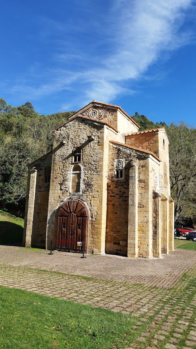 Que ver en Oviedo - Iglesia de San Miguel de Lillo